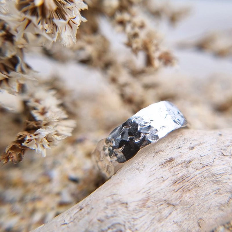 Rippling wave ring